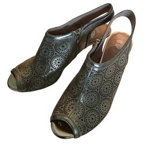 Nurture Womens Shoes High Wood Stacked Heels Leather Gold Upper Zip Closure 10 M